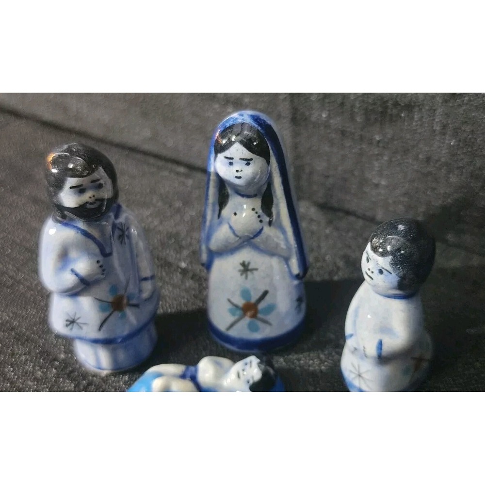 Mexican Folk Art Set Of 4 Handpainted Nativity Scene Set Blue Porcelain Vintage - Picture 3 of 4
